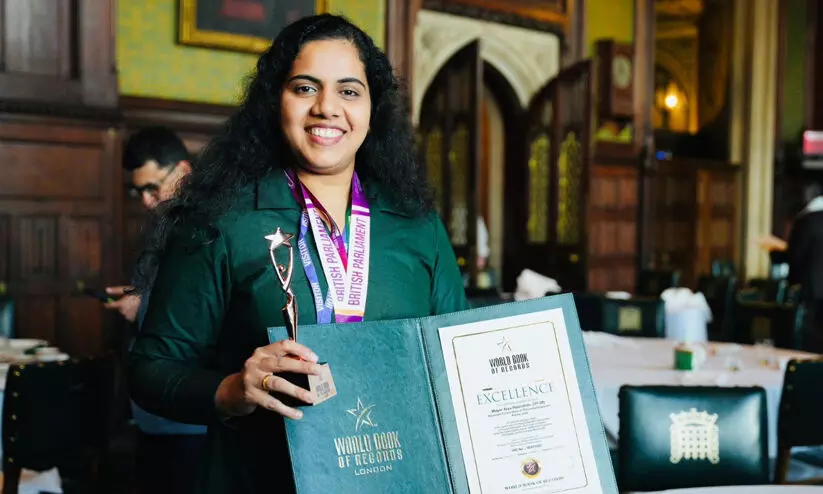 ‘യാത്ര കോ​ർ​പ​റേ​ഷ​ൻ ചെ​ല​വി​ൽ, പുരസ്‌കാരം ഫീ​സ്​ കൊ​ടു​ത്തു ​വാ​ങ്ങു​ന്നതെ​ന്ന്’; മേയർ ആ​ര്യ രാ​ജേ​ന്ദ്ര​ന്‍ വിവാദത്തിൽ