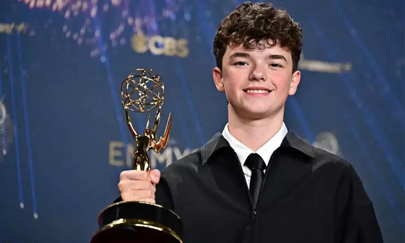 ഫുട്ബോൾ സ്വപ്നം ഉപേക്ഷിച്ച് സിനിമയിലേക്ക്, 15-ാം വയസിൽ എമ്മി പുരസ്കാരം; ചരിത്ര നേട്ടവുമായി അഡോളസെൻസ് താരം ഓവൻ കൂപ്പർ ഫുട്ബോൾ സ്വപ്നം ഉപേക്ഷിച്ച് സിനിമയിലേക്ക്, 15-ാം വയസിൽ എമ്മി പുരസ്കാരം; ചരിത്ര നേട്ടവുമായി അഡോളസെൻസ് താരം ഓവൻ കൂപ്പർ