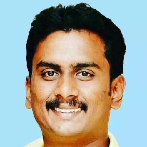 കെ.​എ​സ്.​ആ​ർ.​ടി.​സി ബ​സും കാ​റും കൂ​ട്ടി​യി​ടി​ച്ച് ത​മി​ഴ്‌​നാ​ട് സ്വ​ദേ​ശി മ​രി​ച്ചു