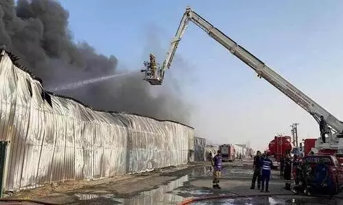 സു​ലൈ​ബി​യ ഫാ​മി​ലെ മൂ​ന്ന് വെ​യ​ർ​ഹൗ​സു​ക​ളി​ൽ വ​ൻ തീ​പി​ടി​ത്തം