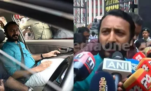 എന്നെ കൊന്നുതിന്നാൻ നില്ക്കുന്ന സർക്കാറിന്റെ അന്വേഷണ ഏജൻസിയല്ലേ..അന്വേഷിക്കട്ടെ, 18ാമത്തെ വയസിൽ ജയിലിൽ പോയ ആളാണ് ഞാൻ, കൂടുതൽ കാലം ജയിലിലിട്ടത് പിണറായി സർക്കാർ, ഒരു ആനുകൂല്യവും പ്രതീക്ഷിക്കുന്നില്ല; രാഹുൽ മാങ്കൂട്ടത്തിൽ എന്നെ കൊന്നുതിന്നാൻ നില്ക്കുന്ന സർക്കാറിന്റെ അന്വേഷണ ഏജൻസിയല്ലേ..അന്വേഷിക്കട്ടെ, 18ാമത്തെ വയസിൽ ജയിലിൽ പോയ ആളാണ് ഞാൻ, കൂടുതൽ കാലം ജയിലിലിട്ടത് പിണറായി സർക്കാർ, ഒരു ആനുകൂല്യവും പ്രതീക്ഷിക്കുന്നില്ല; രാഹുൽ മാങ്കൂട്ടത്തിൽ