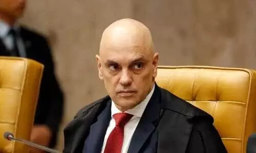 ഫുട്ബോൾ കളിക്കാരനല്ല; സുപ്രീം കോടതി ജഡ്ജിയാണ് ഇന്ന് ബ്രസീലിലെ വൻ താരം; മുൻ പ്രസിഡന്റ് ബോൾസനാരോയെ ജയിലിലാക്കിയ ജഡ്ജി ജനങ്ങളുടെ ‘ബിഗ് അലക്സാണ്ടർ’