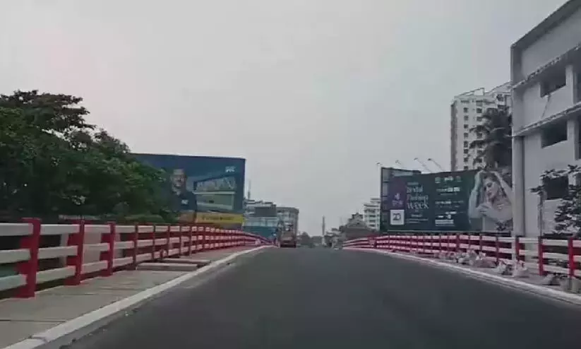 സി.എച്ച് പാലത്തിനടിയിൽ താൽക്കാലിക കടമുറികൾ