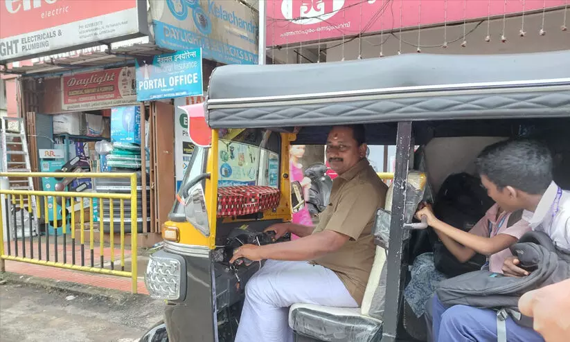 മൃതദേഹം സംസ്കരിക്കാൻ സ്വന്തം സ്ഥലം വിട്ടുനൽകി ഓട്ടോ ഡ്രൈവർ