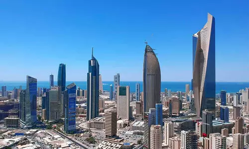 തെ​രു​വി​ൽ പ്ര​വാ​സി​ക​ളു​ടെ അ​ടി​പി​ടി; നാ​ടു​ക​ട​ത്തും