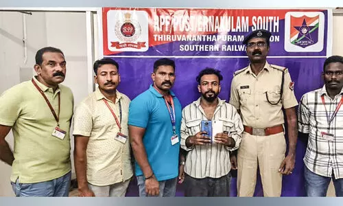 ട്രെയിനുകളിലെ മൊബൈൽ കള്ളന്മാരെ പൂട്ടി ഉദ്യോഗസ്ഥർ