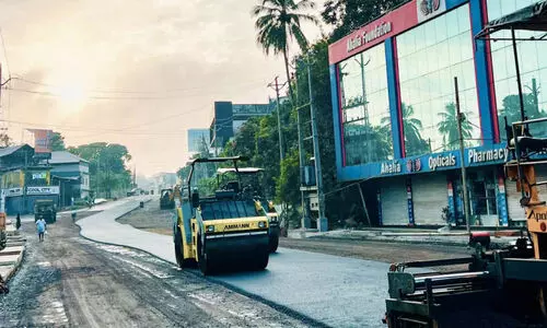 ​മു​ഖം മി​നു​ക്കി പ​ട്ടാ​മ്പി; കൂ​ൾ സി​റ്റി മു​ത​ൽ സി​ഗ്ന​ൽ വ​രെ​യു​ള്ള റോ​ഡ് ന​വീ​ക​ര​ണം പു​രോ​ഗ​മി​ക്കു​ന്നു