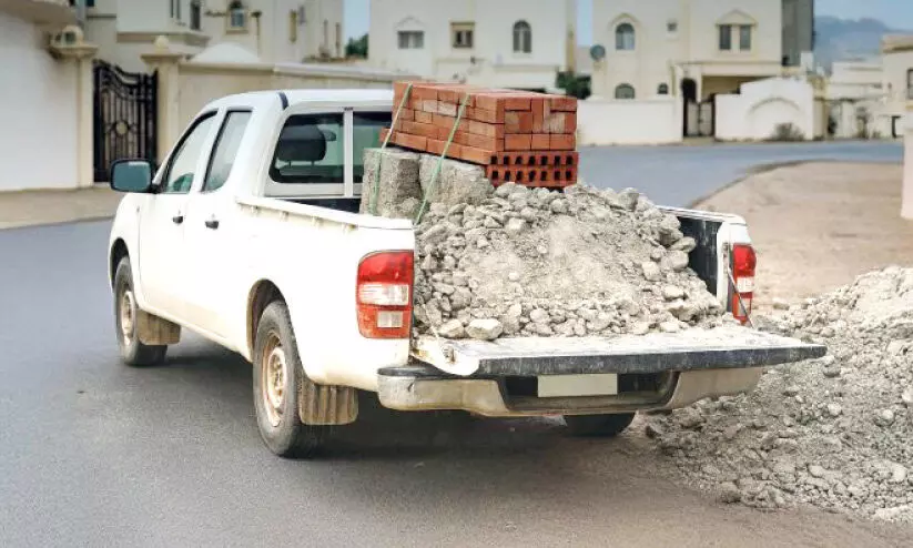 നിർമാണ സാമഗ്രികൾ കൊണ്ടുപോകാൻ സ്വകാര്യ വാഹനങ്ങൾ ഉപയോഗിക്കരുത് നിർമാണ സാമഗ്രികൾ കൊണ്ടുപോകാൻ സ്വകാര്യ വാഹനങ്ങൾ ഉപയോഗിക്കരുത്