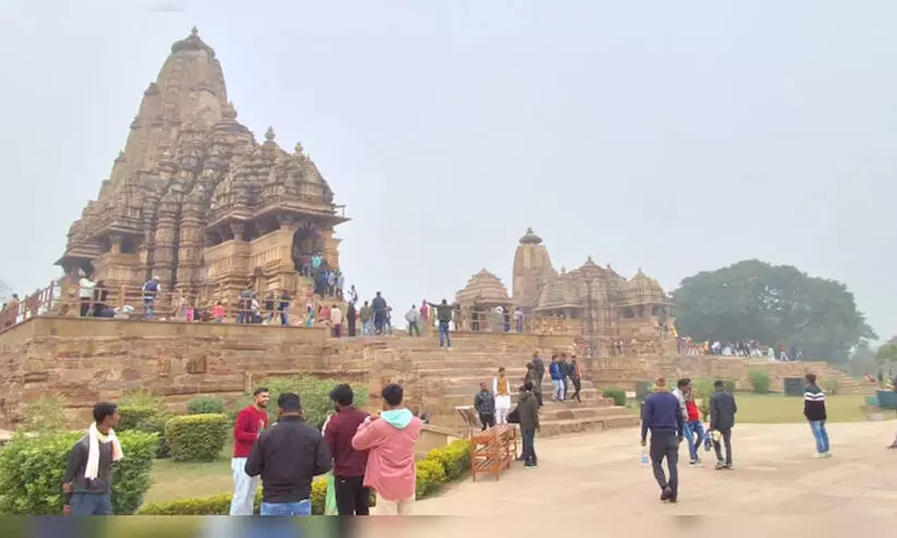 ഖജുരാഹോയിലെ വിഷ്ണു വിഗ്രഹം പുനഃസ്ഥാപിക്കണമെന്ന ഹരജി; പോയി ഭഗവാനോട് പറയുവെന്ന് സുപ്രീംകോടതി ചീഫ് ജസ്റ്റിസ്