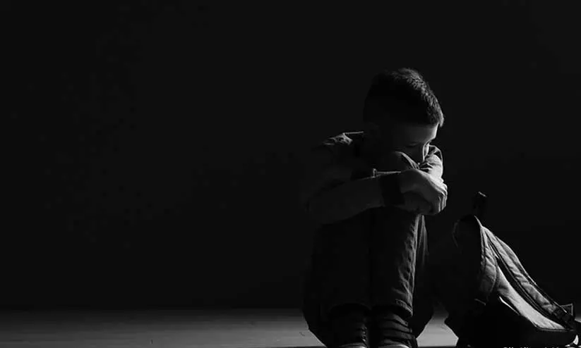 പാലക്കാട് അതിർത്തി ​ഗ്രാമങ്ങളിൽ 13വർഷത്തിനിടെ തൂങ്ങിമരിച്ചത് 28കുട്ടികൾ;  അന്വേഷണം ആവശ്യപ്പെട്ട് ഹരജി, വിശദീകരണം തേടി ഹൈകോടതി