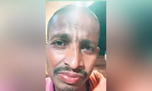 തേ​ങ്ങ പ​റി​ക്കു​ന്ന​തി​നി​ടെ ഷോ​ക്കേ​റ്റ് മ​രി​ച്ചു