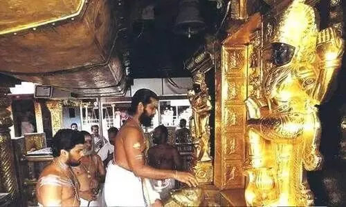 ശബരിമല സ്വർണപ്പാളി വിവാദത്തിൽ ദേവസ്വം ബോർഡി​നെ പ്രതിരോധത്തിലാക്കി വീണ്ടും വെളിപ്പെടുത്തൽ, ഹരജി ഇന്ന് ഹൈകോടതി പരിഗണിക്കും