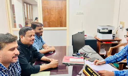 പ്ര​വാ​സി വോ​ട്ട​ർ ര​ജി​സ്ട്രേ​ഷ​ൻ  തി​രു​വ​ള്ളൂ​ർ പ​ഞ്ചാ​യ​ത്തി​ലെ ക്ര​മ​ക്കേ​ടു​ക​ൾ​ക്കെ​തി​രെ കെ.​എം.​സി.​സി ബ​ഹ്‌​റൈ​ൻ