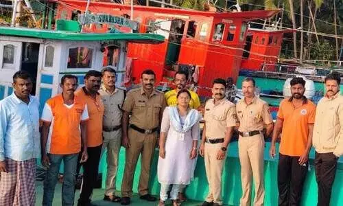 അ​ന​ധി​കൃ​ത മ​ത്സ്യ​ബ​ന്ധ​നം; നാ​ല് ബോ​ട്ടു​ക​ൾ പി​ടി​യി​ൽ