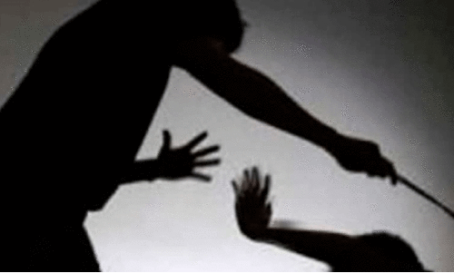 ക്ലാസ്സിൽ മോശമായി പെരുമാറി; ലഞ്ച് ബോക്സ് ഉപയോഗിച്ച് വിദ്യാർഥിയുടെ തലക്കടിച്ച് അധ്യാപിക; സംഭവത്തിൽ തലയോട്ടിക്ക് പൊട്ടൽ