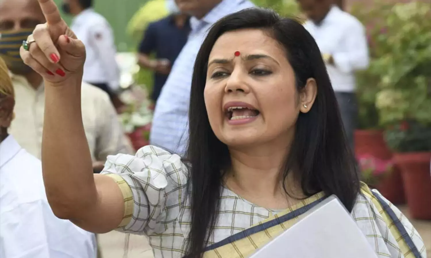 വോട്ട് ചോരി: മുഖ്യ തെരഞ്ഞെടുപ്പ് കമീഷണർ രാജിവെക്കണമെന്ന് മഹുവ മൊയ്ത്ര