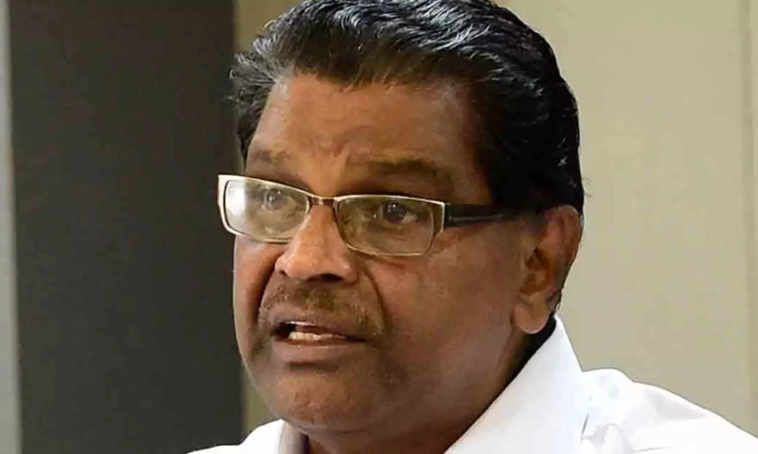 എ.കെ. ആന്‍റണി ചിലത് മാത്രമേ പറഞ്ഞുള്ളൂ... തങ്ങൾക്ക് എല്ലാം പറയേണ്ടിവരും, റിപ്പോർട്ടാണ് ചർച്ചയെങ്കിൽ അത് മാത്രമാകാം; തിരുവഞ്ചൂർ രാധാകൃഷ്ണൻ