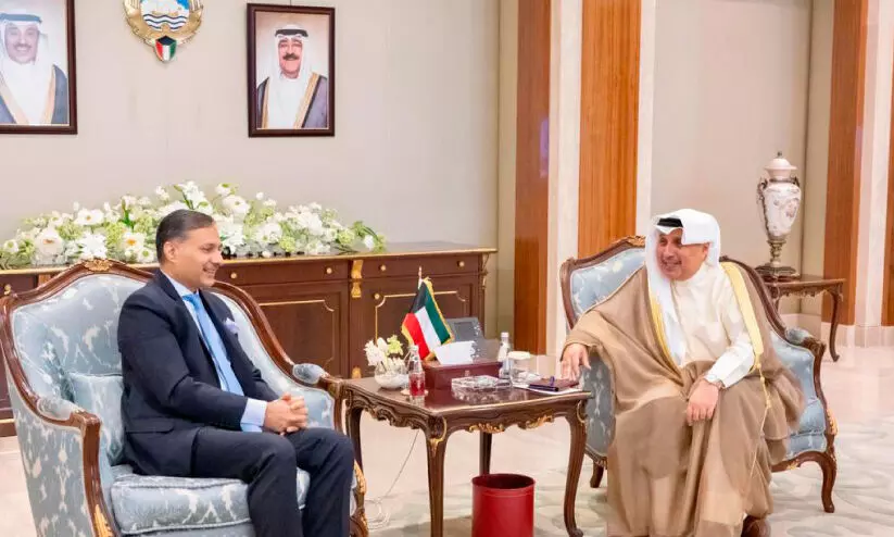 ഇ​ന്ത്യ​ൻ അം​ബ​സാ​ഡ​ർ അ​മീ​രി ദി​വാ​ൻ കാ​ര്യ മ​ന്ത്രി​യു​മാ​യി കൂ​ടി​ക്കാ​ഴ്ച ന​ട​ത്തി