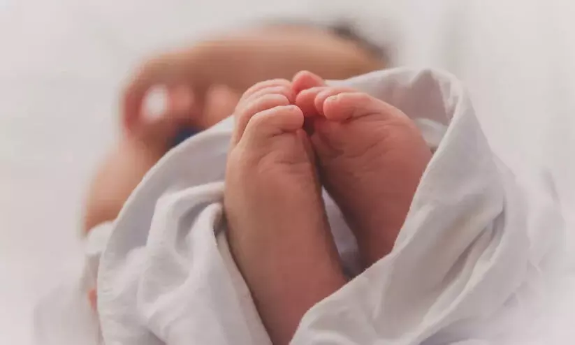 യു.പിയിൽ കുഴിച്ചുമൂടിയ 20 ദിവസം പ്രായമായ പെൺകുഞ്ഞ് ജീവനായി പൊരുതുന്നു