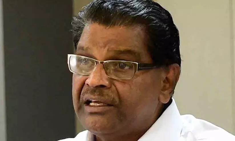 എ.കെ. ആന്റണി ചിലത് മാത്രമേ പറഞ്ഞുള്ളൂ... തങ്ങൾക്ക് എല്ലാം പറയേണ്ടിവരും, റിപ്പോർട്ടാണ് ചർച്ചയെങ്കിൽ അത് മാത്രമാകാം; തിരുവഞ്ചൂർ രാധാകൃഷ്ണൻ എ.കെ. ആന്റണി ചിലത് മാത്രമേ പറഞ്ഞുള്ളൂ... തങ്ങൾക്ക് എല്ലാം പറയേണ്ടിവരും, റിപ്പോർട്ടാണ് ചർച്ചയെങ്കിൽ അത് മാത്രമാകാം; തിരുവഞ്ചൂർ രാധാകൃഷ്ണൻ