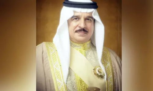 കു​വൈ​ത്ത് പൗ​ര​ത്വം ന​ഷ്ട​പ്പെ​ട്ട ബ​ഹ്‌​റൈ​ൻ പൗ​ര​ന്മാ​ർ​ക്ക് പാ​സ്‌​പോ​ർ​ട്ടു​ക​ൾ പു​തു​ക്കി ന​ൽ​ക​ണം; ഹ​മ​ദ് രാ​ജാ​വി​ന്‍റെ ഉ​ത്ത​ര​വി​ന് പ്ര​ശം​സ