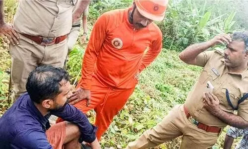 പാറമടയിൽ കുടുങ്ങിയ യുവാവിനെ രക്ഷപ്പെടുത്തി