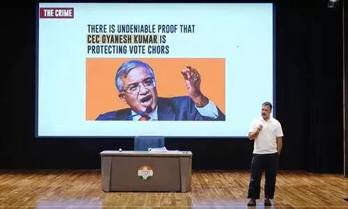 വെട്ടിനീക്കിയത് 6018 വോട്ടുകൾ, അപേക്ഷ സമർപ്പിക്കാൻ സോഫ്റ്റ്​വെയർ, വ്യാജ മൊബൈൽ നമ്പറുകൾ, തെരഞ്ഞെടുപ്പ് കമീഷൻ വോട്ടുകൊള്ളക്കാരെ സംരക്ഷിക്കുന്നുവെന്ന് രാഹുൽ ഗാന്ധി