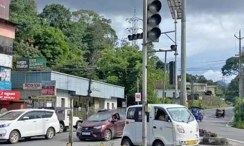 Non-functioning traffic signal in Kainatti