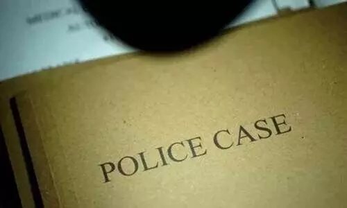 സമയത്തെ ചൊല്ലി ജീവനക്കാരുടെ കൂട്ടയടി; ആ​റു​പേ​ർ​ക്കെ​തി​രെ കേ​സ്