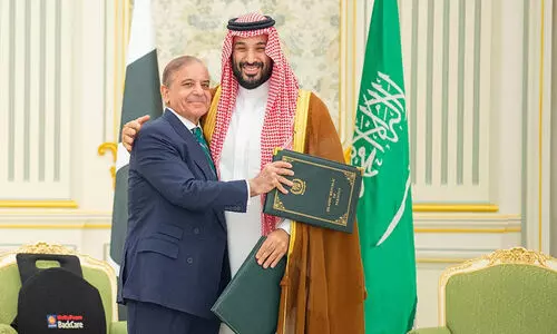 സൗദിയും പാകിസ്താനും സംയുക്ത പ്രതിരോധ കരാറിൽ ഒപ്പുവെച്ചു