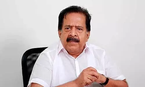 പിരിച്ചുവിടപ്പെട്ട പോലീസുകാരുടെ എണ്ണം തെറ്റ്; മുഖ്യമന്ത്രി സഭയെ തെറ്റിദ്ധരിപ്പിച്ചെന്ന് രമേശ് ചെന്നിത്തല-അവകാശലംഘനത്തിന് നോട്ടീസ് നൽകും പിരിച്ചുവിടപ്പെട്ട പോലീസുകാരുടെ എണ്ണം തെറ്റ്; മുഖ്യമന്ത്രി സഭയെ തെറ്റിദ്ധരിപ്പിച്ചെന്ന് രമേശ് ചെന്നിത്തല-അവകാശലംഘനത്തിന് നോട്ടീസ് നൽകും