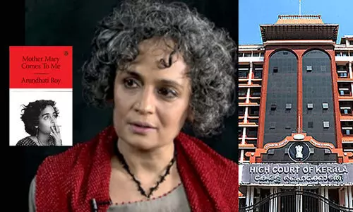 പുസ്തകങ്ങൾ പിടിച്ചെടുക്കണം, വിൽപനയും പ്രദർശനവും തടയണം; അരുന്ധതി റോയിയുടെ പുസ്തകത്തിനെതിരായ ഹരജിയിൽ ഹൈകോടതി കേന്ദ്രത്തിന്‍റെ വിശദീകരണം തേടി