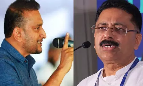 മുട്ടിലിൽ മുറിച്ച മുഴുവൻ മരവും കൂട്ടിയിട്ട് കത്തിച്ചാലും തന്റെ ദേഹത്ത് തൊടാനാകില്ല, ജലീലിന്റെ കാറിനകത്ത് വോയിസ് റെക്കോർഡ് ചെയ്യാൻ ആളുണ്ടെങ്കിൽ നീ പഠിച്ച സ്കൂളിലെ ഹെഡ്മാസ്റ്ററാണ് യൂത്ത് ലീഗ് -പി.കെ ഫിറോസ് മുട്ടിലിൽ മുറിച്ച മുഴുവൻ മരവും കൂട്ടിയിട്ട് കത്തിച്ചാലും തന്റെ ദേഹത്ത് തൊടാനാകില്ല, ജലീലിന്റെ കാറിനകത്ത് വോയിസ് റെക്കോർഡ് ചെയ്യാൻ ആളുണ്ടെങ്കിൽ നീ പഠിച്ച സ്കൂളിലെ ഹെഡ്മാസ്റ്ററാണ് യൂത്ത് ലീഗ് -പി.കെ ഫിറോസ്