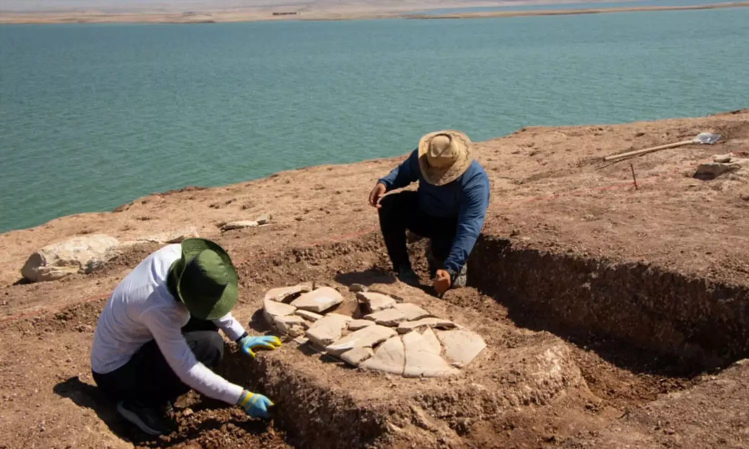ഇറാഖിലെ കൊടും വരൾച്ചയിൽ തെളിഞ്ഞുവന്നത്   2,300 വർഷങ്ങൾക്ക് മുമ്പുള്ള പുരാതന ശവകുടീരങ്ങൾ