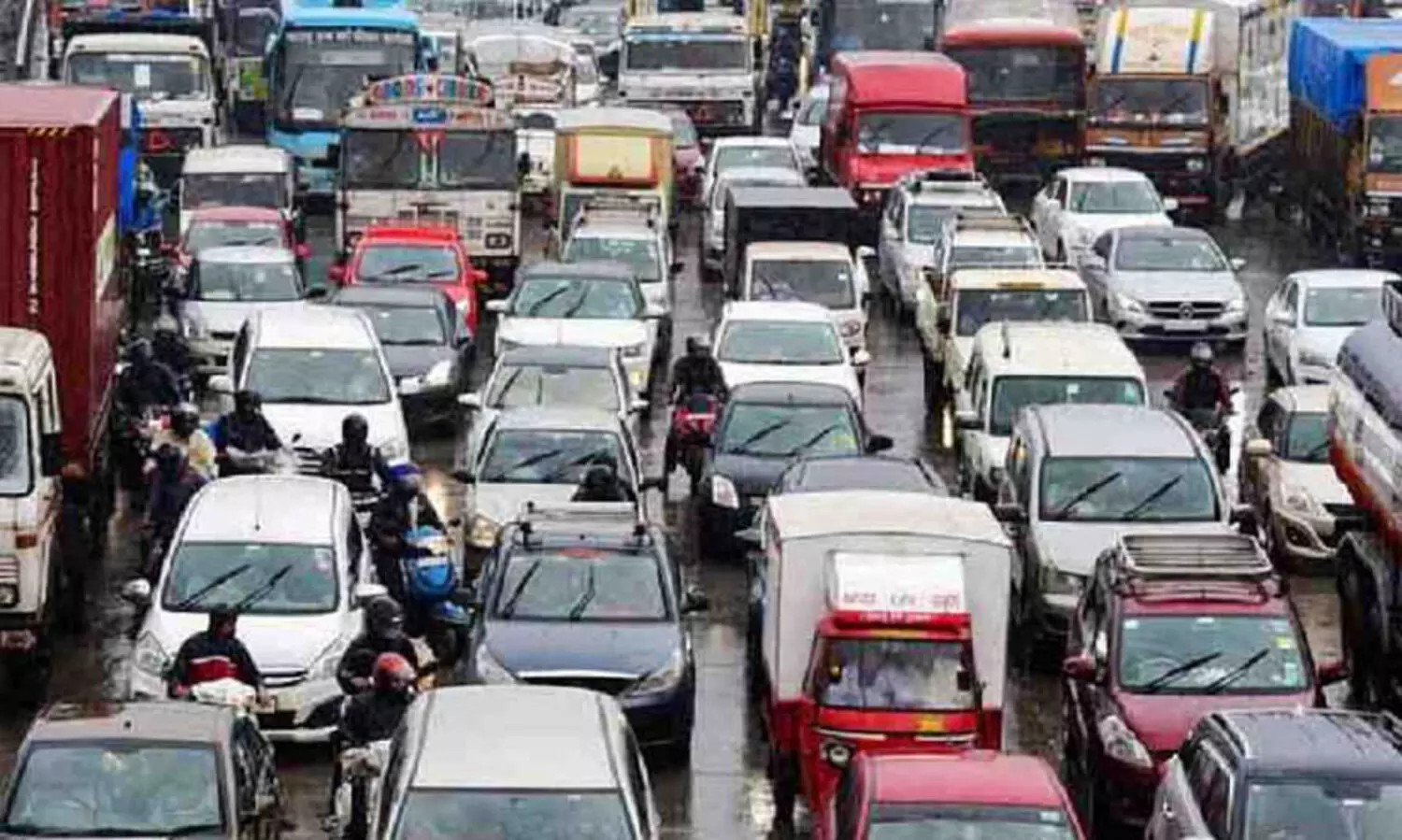 ഹൈവേയിലെ ഗതാഗതക്കുരുക്കിൽ ആംബുലൻസ് കുടുങ്ങിയത് അഞ്ച് മണിക്കൂർ; രോഗിയായ കുഞ്ഞ് മരിച്ചു