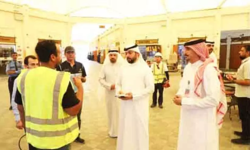 ഇ​​സാ ടൗ​​ൺ മാ​​ർ​​ക്ക​​റ്റി​​ൽ വ്യാ​​പ​​ക പ​​രി​​ശോ​​ധ​​ന; 582 ക​​ട​​ക​​ളി​​ൽ പ​​രി​​ശോ​​ധ​​ന ന​​ട​​ത്തി