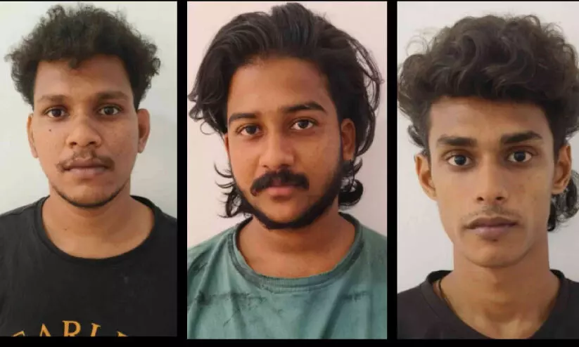 സ്കൂട്ടർ യാത്രക്കാരനെ ആക്രമിച്ച മൂന്നുപേർ അറസ്റ്റിൽ സ്കൂട്ടർ യാത്രക്കാരനെ ആക്രമിച്ച മൂന്നുപേർ അറസ്റ്റിൽ