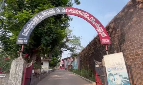 കണ്ണൂർ സെൻട്രൽ ജയിലിന് ചുറ്റും ഇനി സായുധസേന സുരക്ഷ; ഫോൺ ഉപയോഗത്തിന് കർശന നിയന്ത്രണം കണ്ണൂർ സെൻട്രൽ ജയിലിന് ചുറ്റും ഇനി സായുധസേന സുരക്ഷ; ഫോൺ ഉപയോഗത്തിന് കർശന നിയന്ത്രണം