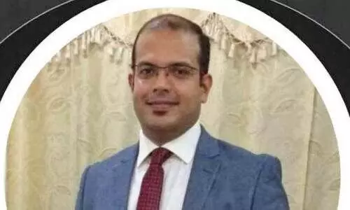 ബാ​ഡ്മി​ന്റ​ൺ കോ​ർ​ട്ടി​ൽ കു​ഴ​ഞ്ഞുവീ​ണ് മ​രി​ച്ചു