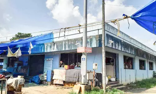 കോടികൾ മുടക്കി നിർമിച്ച ആധുനിക മത്സ്യ മാർക്കറ്റ് മാലിന്യ സംഭരണ കേന്ദ്രമായി