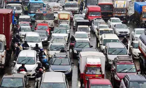 ഹൈവേയിലെ ഗതാഗതക്കുരുക്കിൽ ആംബുലൻസ് കുടുങ്ങിയത് അഞ്ച് മണിക്കൂർ; രോഗിയായ കുഞ്ഞ് മരിച്ചു