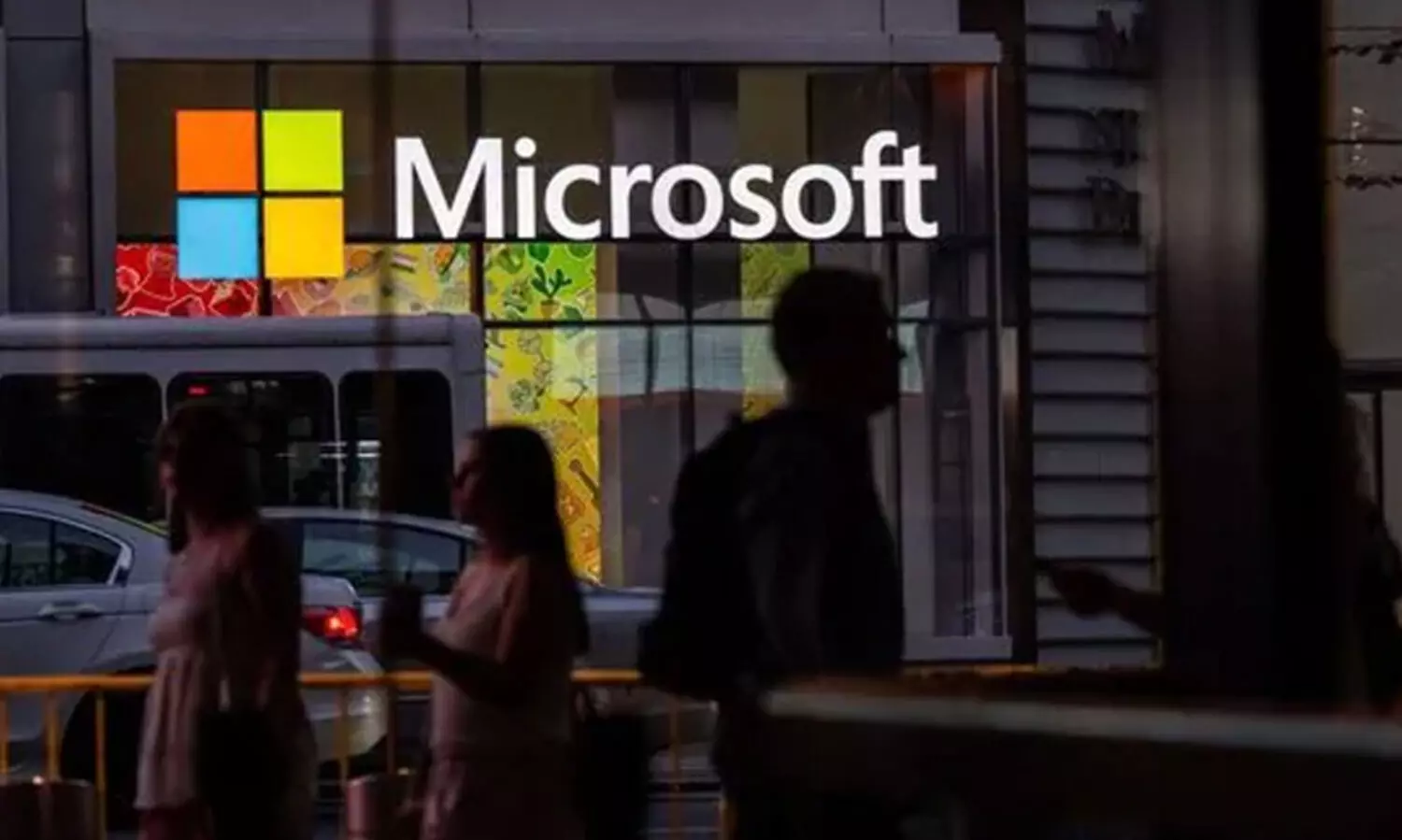 എച്ച്-1ബി, എച്ച്-4 വിസകളുള്ളവർ 24 മണിക്കൂറിനകം യു.എസിലേക്ക് മടങ്ങിയെത്തണമെന്ന് മൈക്രോസോഫ്റ്റ്, മെറ്റ, ആമസോൺ കമ്പനികൾ