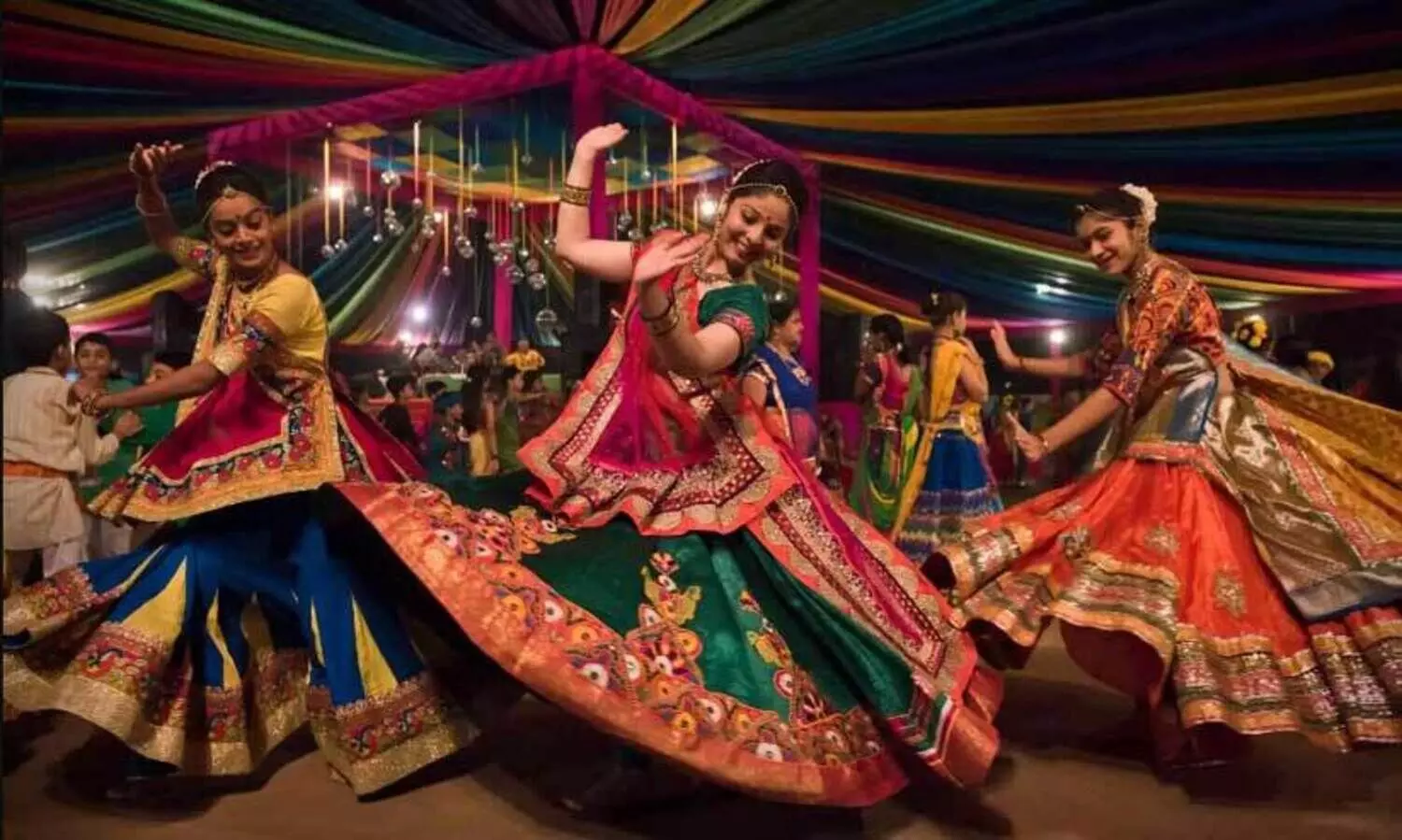 ‘ഗേറ്റുകളിൽ ആധാർ പരിശോധിക്കണം, ഗർബക്കെത്തുന്നവർ പൂജ നടത്തി കുറി തൊടണം,’ മഹാരാഷ്ട്രയിൽ നവരാത്രി ​ആഘോഷത്തിൽ ഹിന്ദുക്കളെ മാത്രം പ​ങ്കെടുപ്പിക്കാൻ മാർഗനിർദേശവുമായി വി.എച്ച്.പി