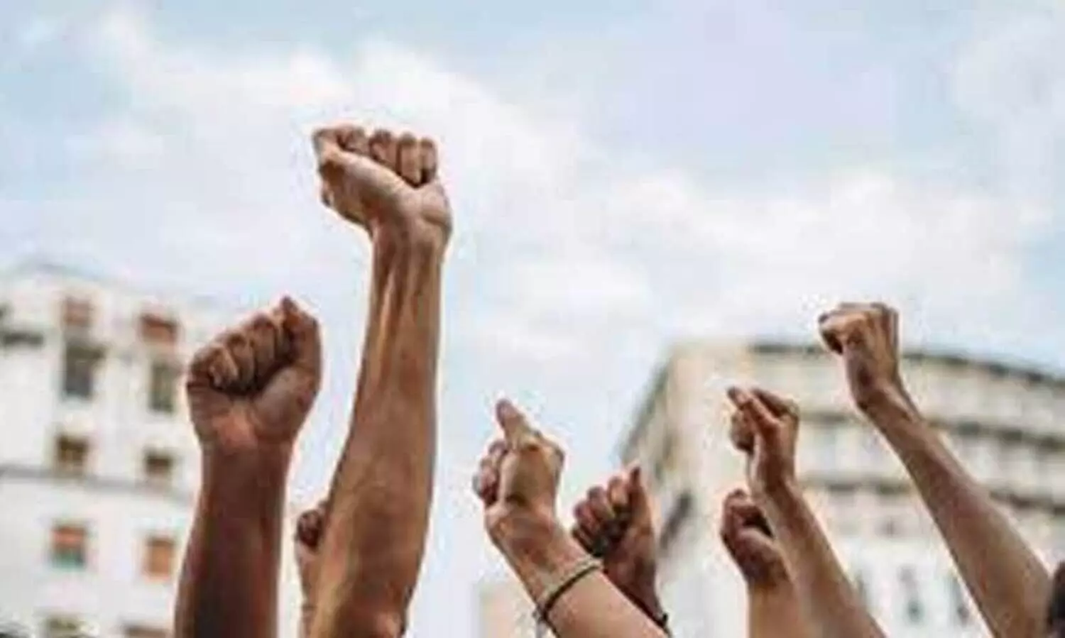 ശമ്പളകുടിശ്ശിക: സെക്രട്ടേറിയറ്റ്​   മാർച്ചുമായി അധ്യാപകർ