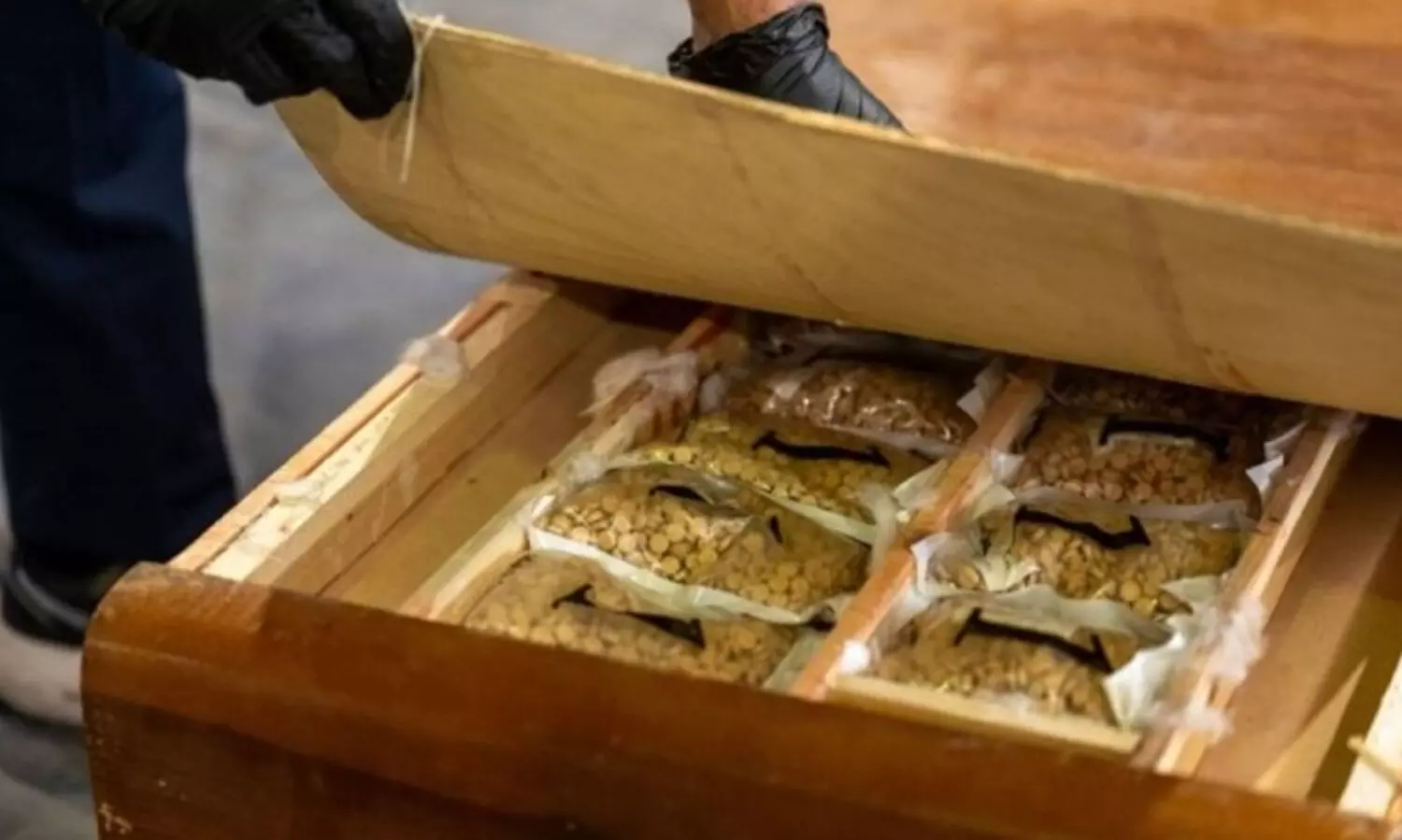 സൗദിയിൽ മയക്കുമരുന്ന് വേട്ട ശക്തം; 2,60,000 ആംഫെറ്റാമൈൻ ഗുളികകളും 10 കിലോ മയക്കുമരുന്ന് വസ്തുക്കളും പിടികൂടി