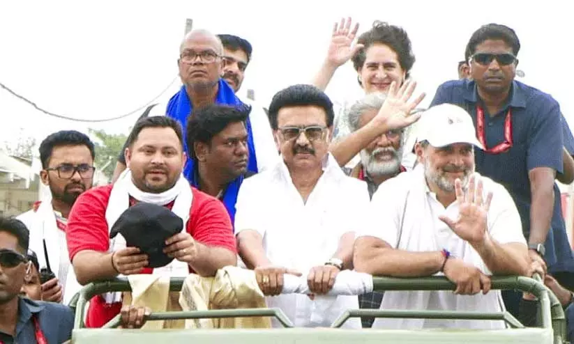 എം.കെ. സ്റ്റാലിൻ, തേജസ്വി യാദവ്, പ്രിയങ്ക ഗാന്ധി, യോഗേന്ദ്ര യാദവ് എന്നിവർ രാഹുൽ ഗാന്ധി ബിഹാറിൽ നടത്തിയ വോട്ടർ അധികാർ യാത്രയിൽ