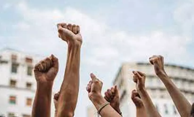 ശമ്പളകുടിശ്ശിക: സെക്രട്ടേറിയറ്റ്​   മാർച്ചുമായി അധ്യാപകർ