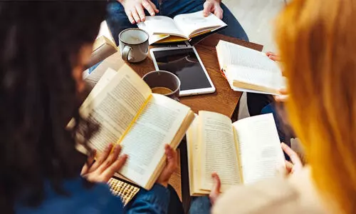 പു​സ്ത​ക ച​ർ​ച്ച നാളെ