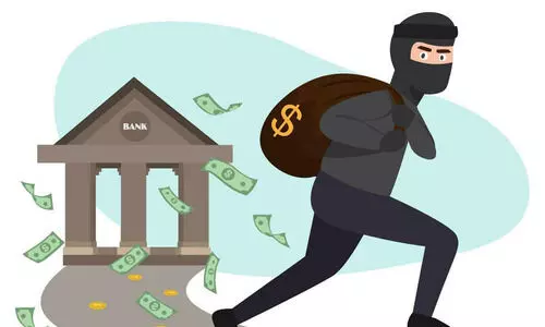 വി​ജ​യ​പു​ര ബാ​ങ്ക് ക​വ​ർ​ച്ച; പ​ണ​വും സ്വ​ർ​ണ​വു​മ​ട​ങ്ങി​യ ബാ​ഗ് ക​ണ്ടെ​ത്തി