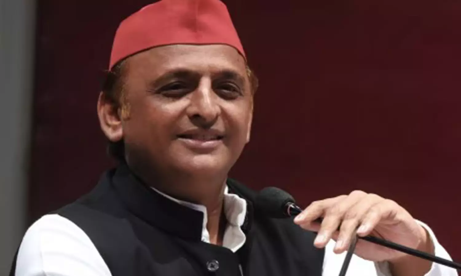 കള്ള വോട്ടു തടയാൻ ആധാർ കാർഡ് ചിപ്പുമായി  ബന്ധിപ്പിക്കണം -അഖിലേഷ് യാദവ്